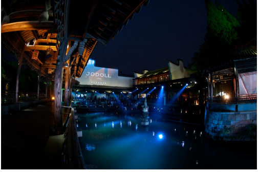 千年古镇的绅士时装秀