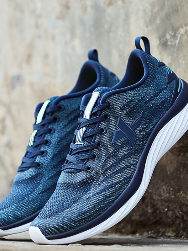 特步运动休闲鞋2018新品