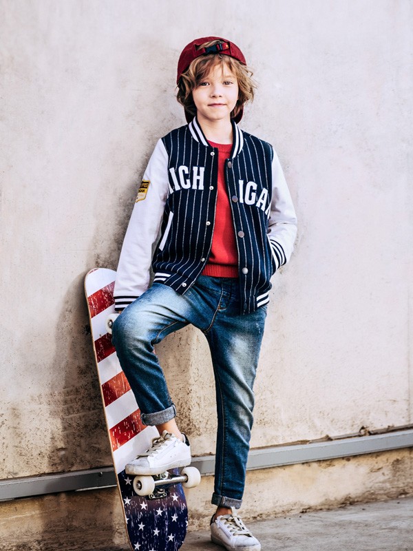 暇步士童装上新