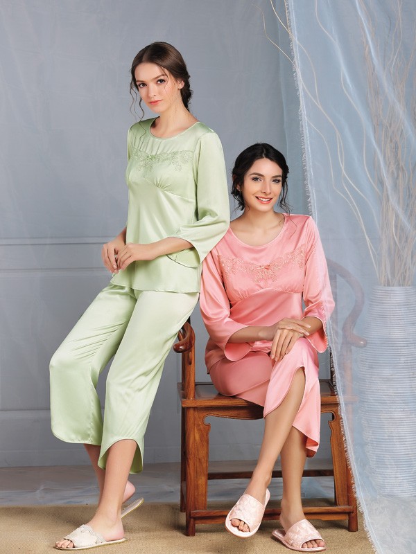 新凤舞秋冬家居服展示