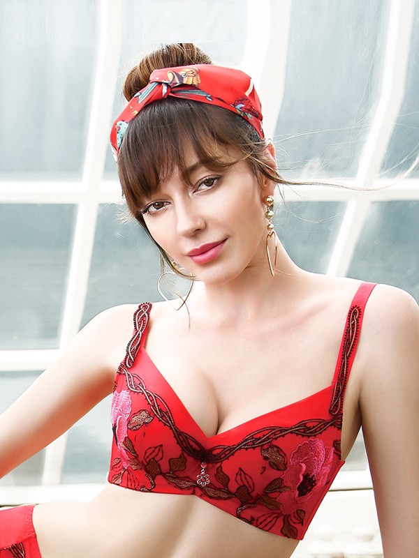 依之妮2018女士内衣展示