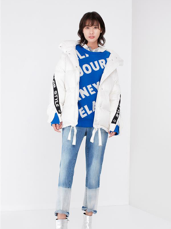 雅莹短款羽绒服