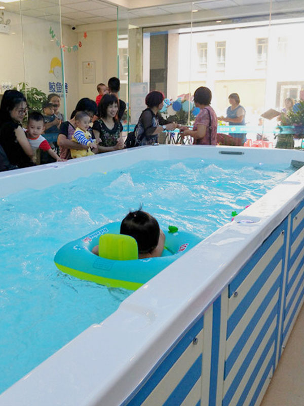 鲸鱼堡游泳馆加盟店现场