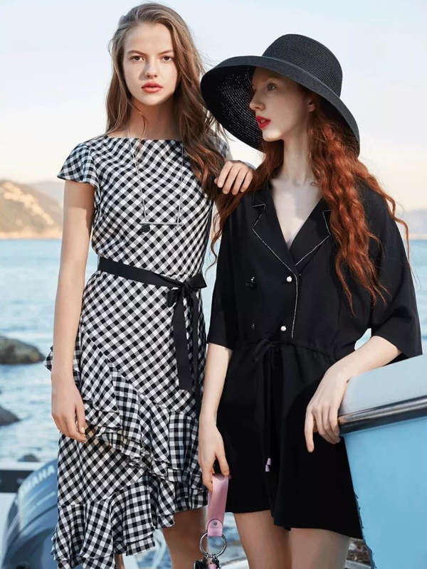 红袖女装2019夏季大片：仲夏之间