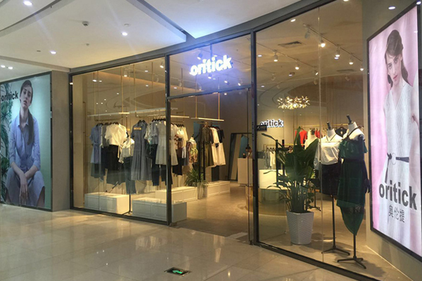 奥伦提女装店铺实景图