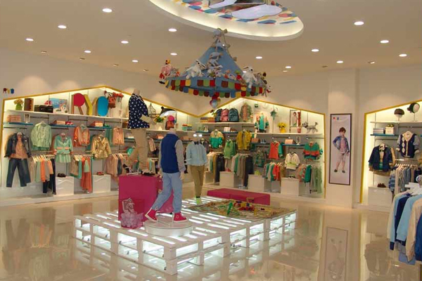 红黄蓝童装店铺图