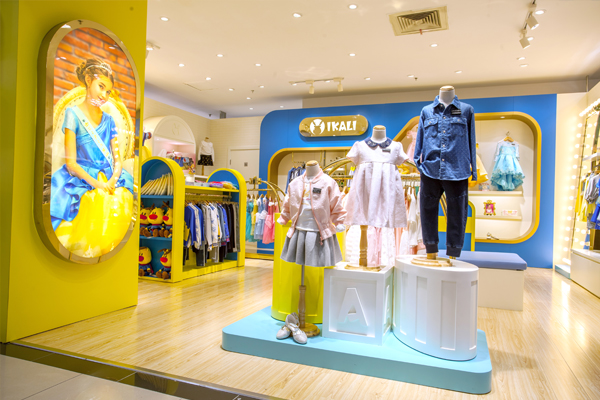 伊佳林童装店铺陈列图