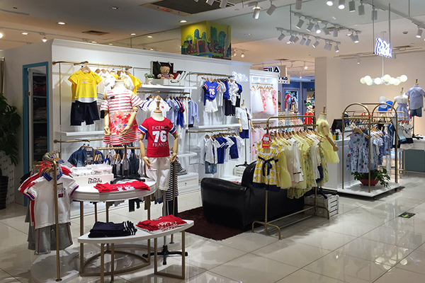 泡泡噜童装店铺内景