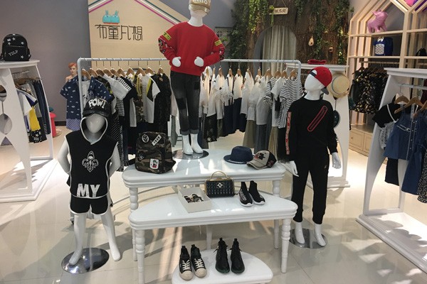 布童凡想店面实景图