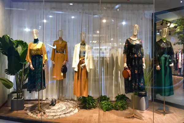 彩知丽店面实景图