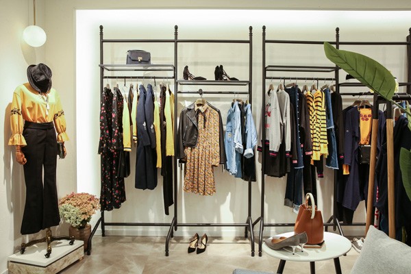 普普风时尚女装店铺陈列图