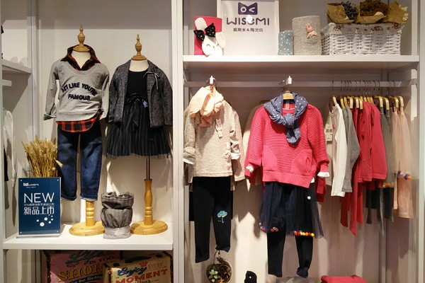威斯米童装店铺成列图