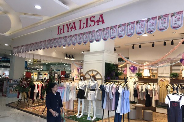 莉雅莉萨店面效果图