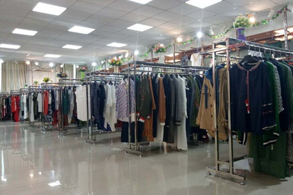 衣佳人店面实景图