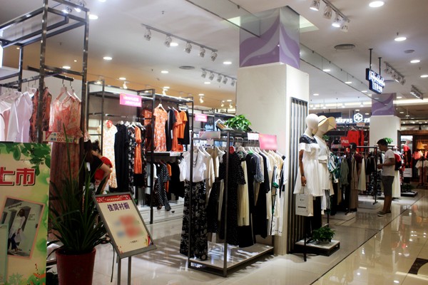 佳简衬橱店铺实景图