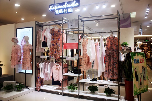 佳简衬橱店面实景图