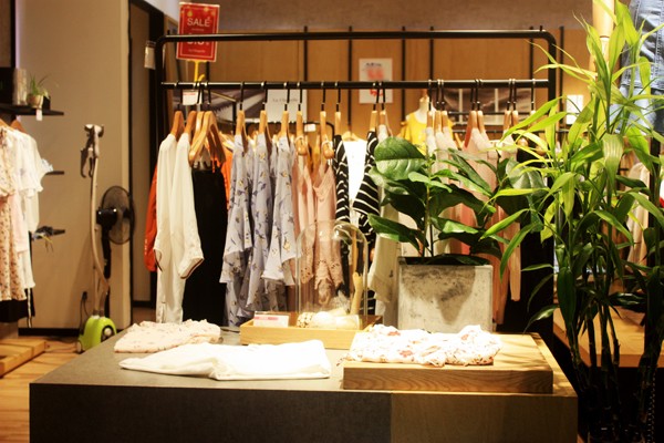 佳简衬橱店面图