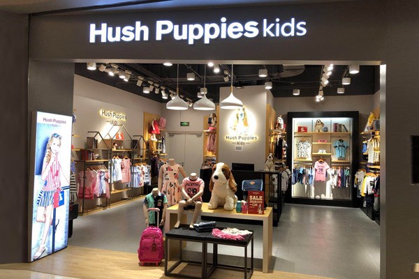 暇步士店铺实景图