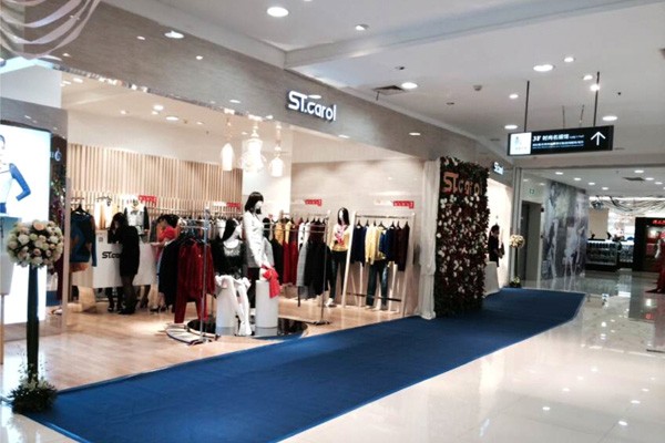 圣卡萝女装店面效果图