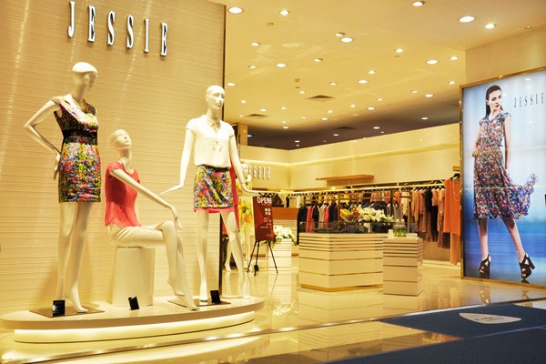杰西女装店面形象图