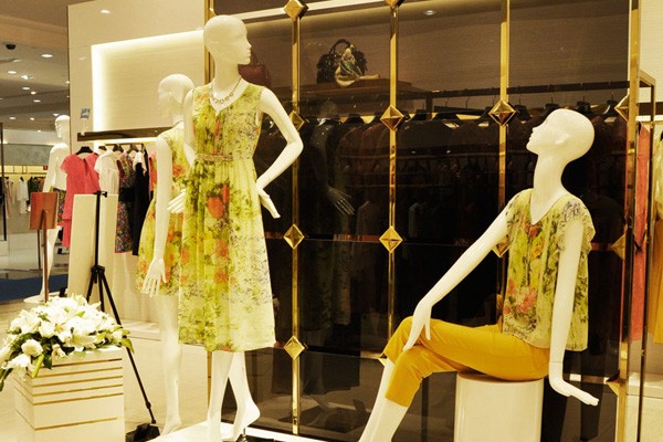 杰西女装店面陈列图