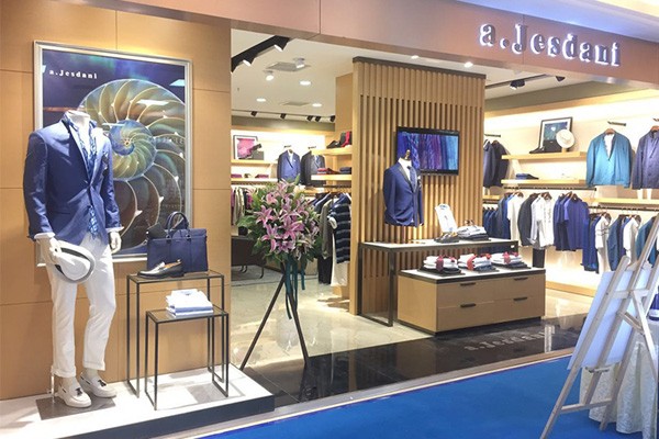 爵士丹尼店铺实景图