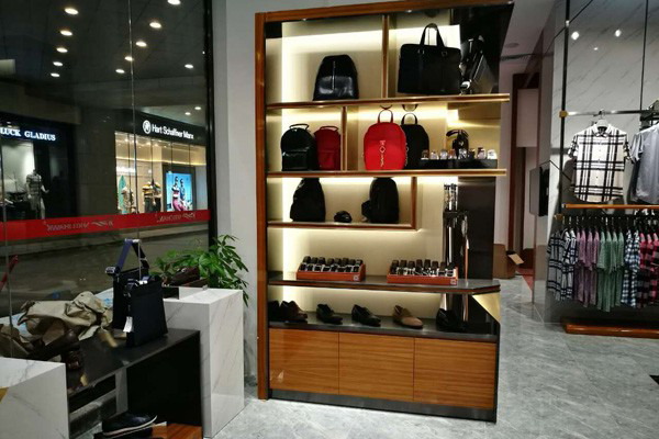 圣路鹰男装店铺展示