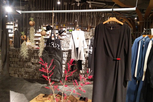 依丁可唯店铺实景图