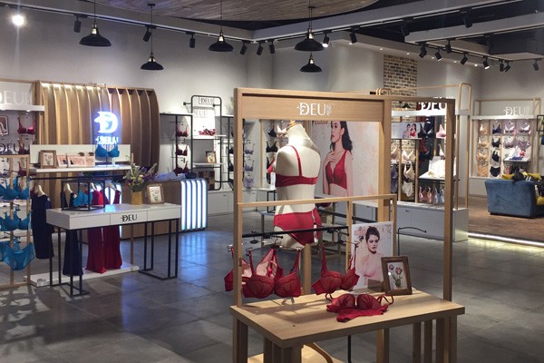 吕氏春天店面陈列图