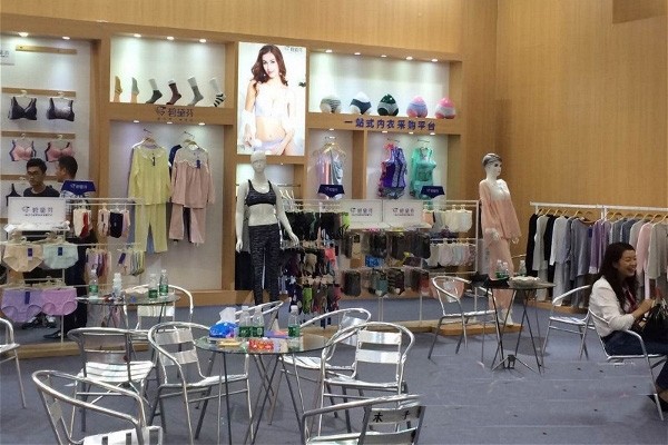 碧黛芬内衣店面陈列图