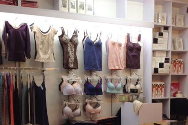 有致内衣店面形象图