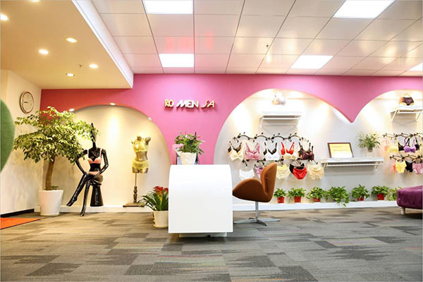 若曼莎内衣店面形象图