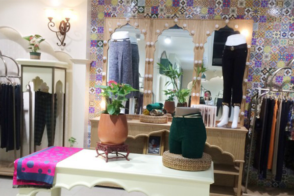 万之冠店铺实景图