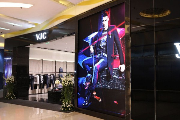 威杰思男装店面形象图