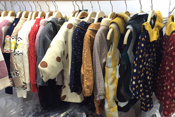 汐翡儿小童服饰货架图