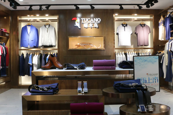 啄木鸟男装店面形象图