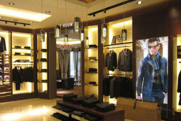 雷驰男装店面陈列图