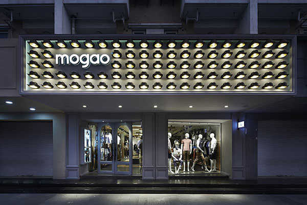 摩高男装店面形象图