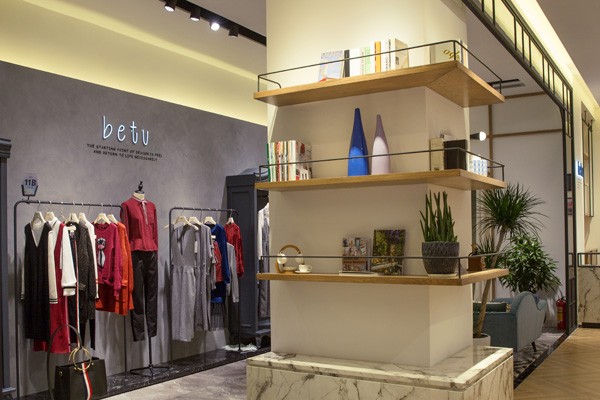 百图女装店面陈列图