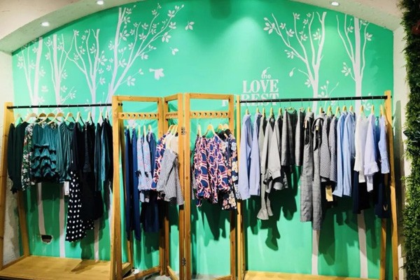 淑女日记店面陈列图