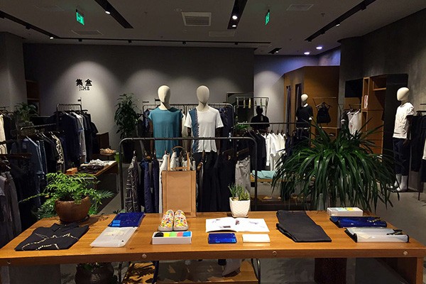 集盒男装店铺陈列图