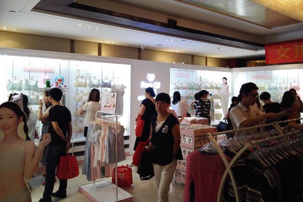 柔淇内衣店铺陈列图