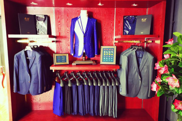 裁圣男装店铺陈列图