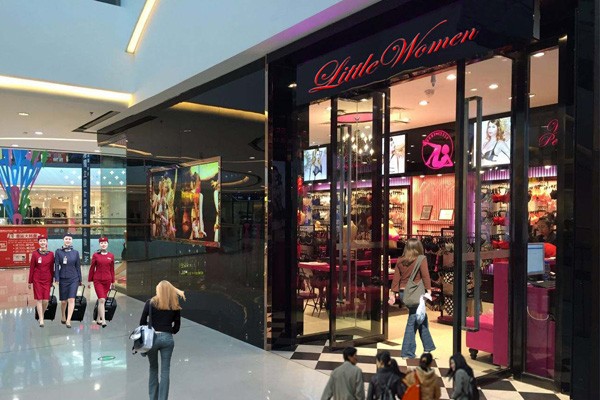 小妇人内衣店铺效果图