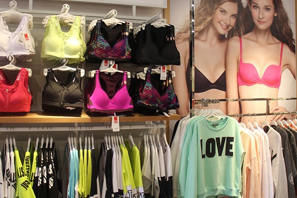 JU内衣店铺陈列图