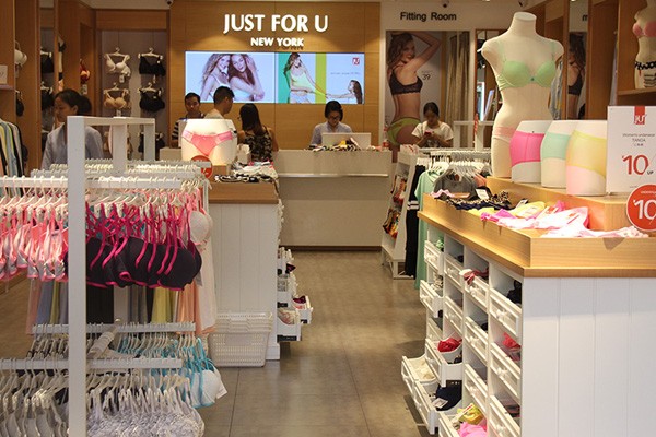 JU内衣店铺效果图