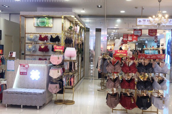 素思玛内衣店铺陈列图