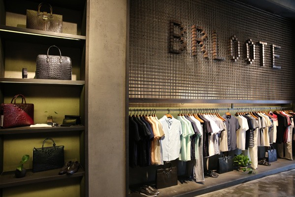 巴鲁特男装店面形象图