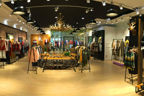 ik女装店铺陈列