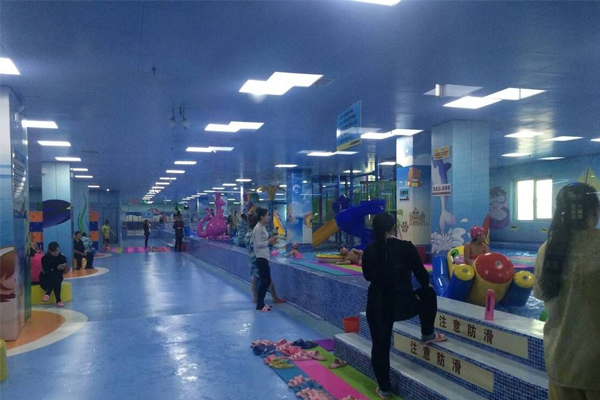 开心岛婴儿游泳馆